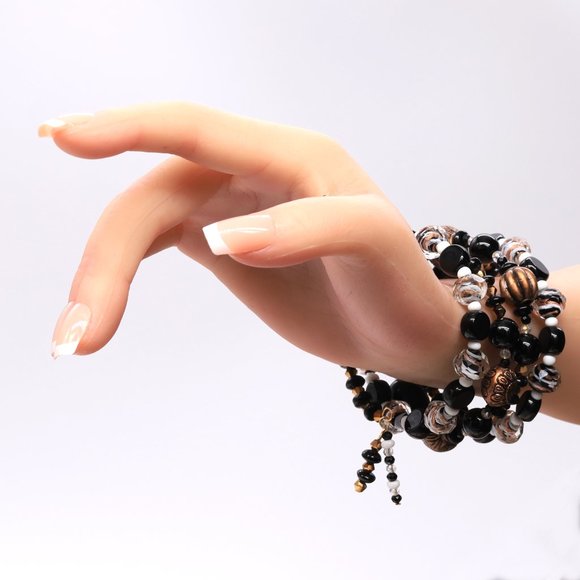 Beautiful black Pearl bracelet with copper, black and white color accents. - Picture 2 of 5